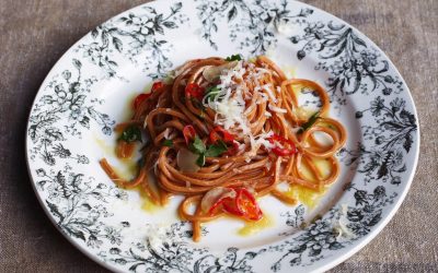 Spaghetti al peperoncino con aglio, olio e prezzemolo